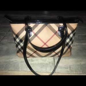 100% AUTHENTIC Burberry tote!! Great condition!!!